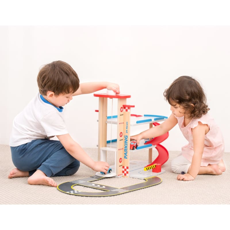 Parkeergarage Hout + Lift + Snelweg + 3 Auto’s Toys